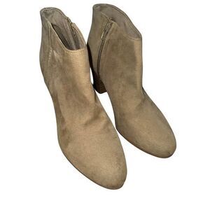 Old navy women’s boots. SIZE 9